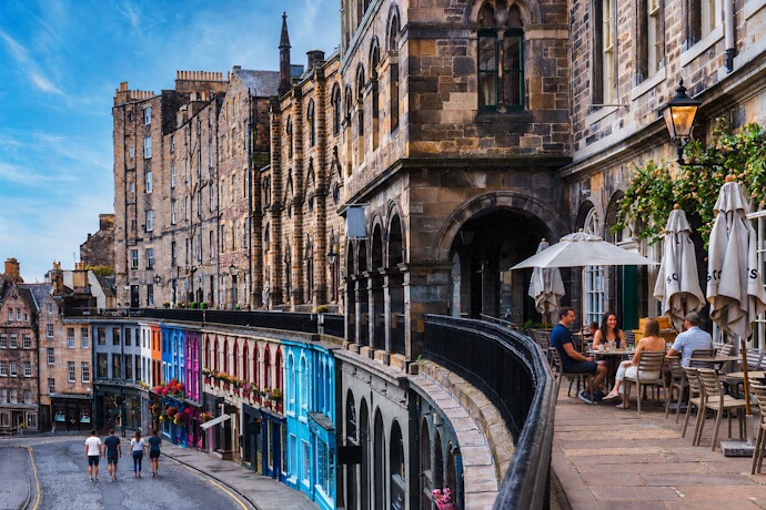 Outdoor cafés overlooking Victoria Street in Edinburgh.