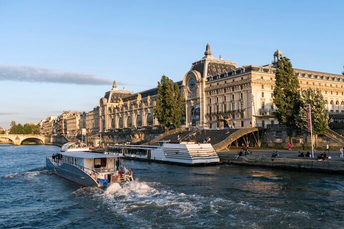 Macarons by the Seine River near Pont Neuf-1