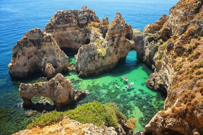Discover the beautiful natural grottoes in the Algarve