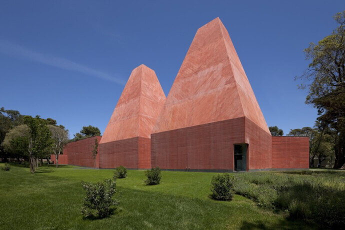 3. Casa das Histórias de Paula Rego, Cascais