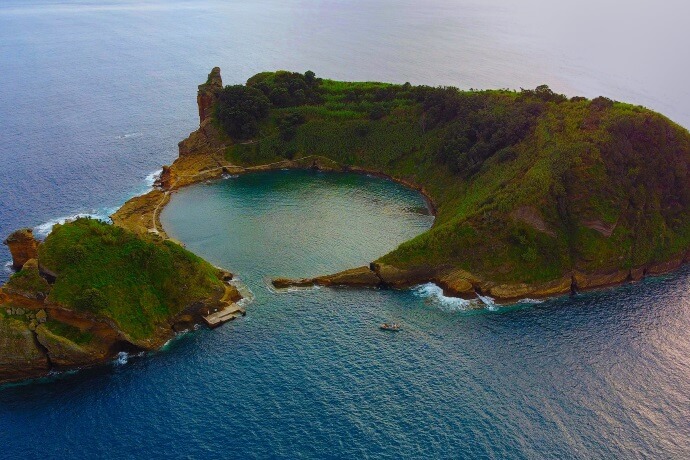 7 - Visit the ring-shaped islet