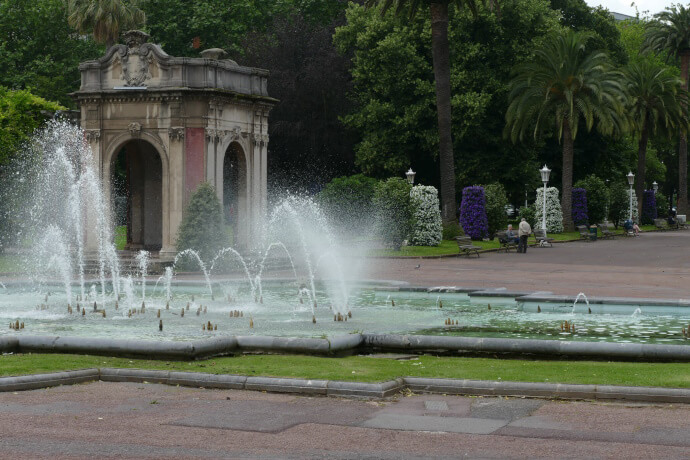 8 - Relax at Doña Casilda Park