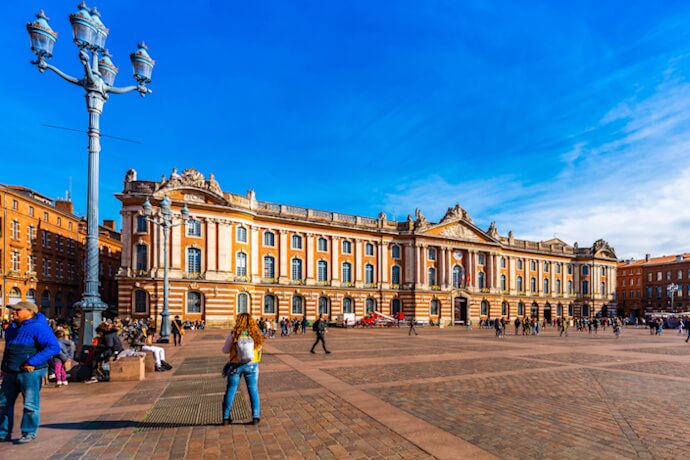 Capitole de Toulouse overlooking busy central city square