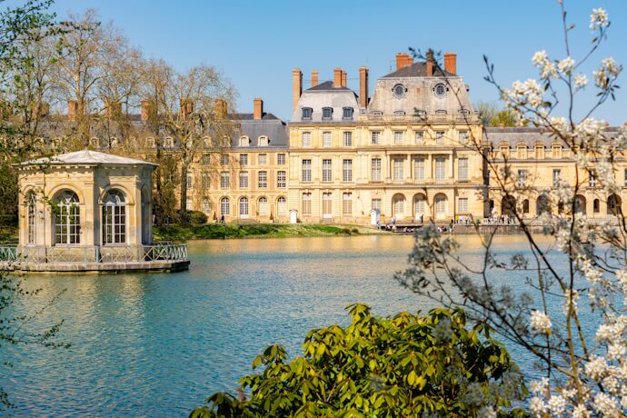 Château de Fontainebleau by the lake