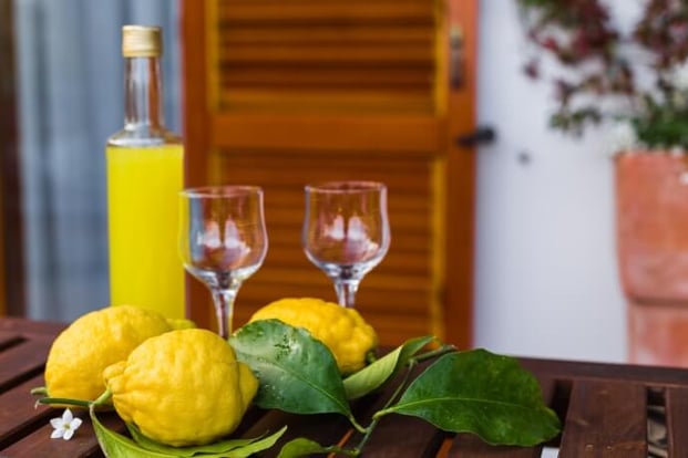 Taste limoncello