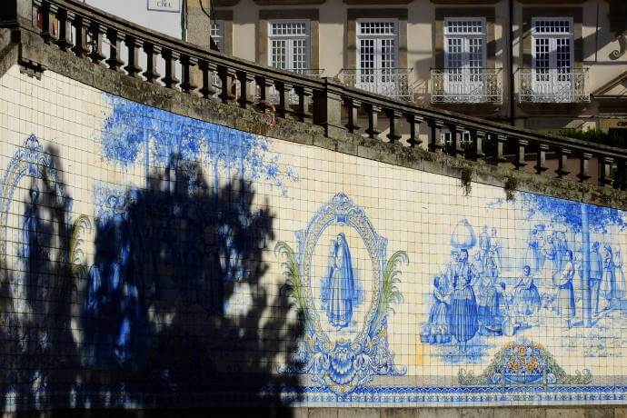 Panel of tiles in Praça da República