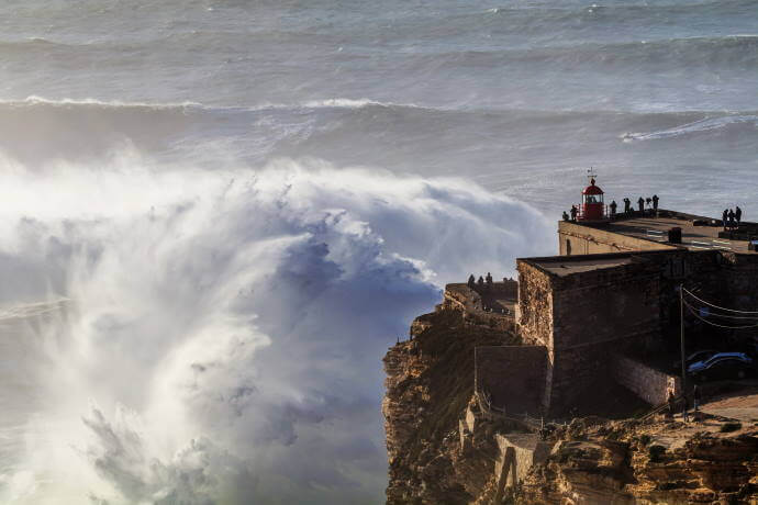 Giant waves in Nazaré