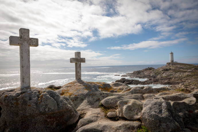 Memorial cross for lost fishermen on Cape Roncudo (Faro de Cabo Roncudo) 