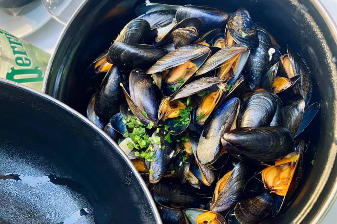 Steamed mussels