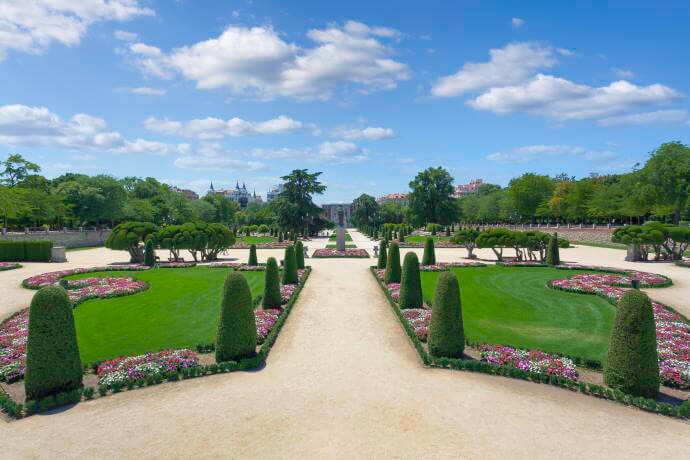 Take a relaxing walk in the Parque del Retiro