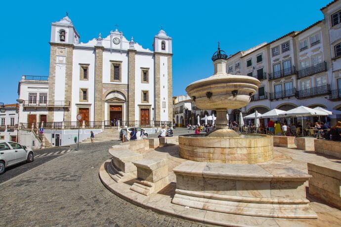 A quick walking tour of Évora