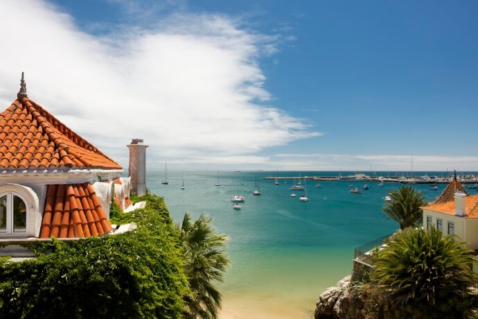 Stroll along the exquisite village of Cascais