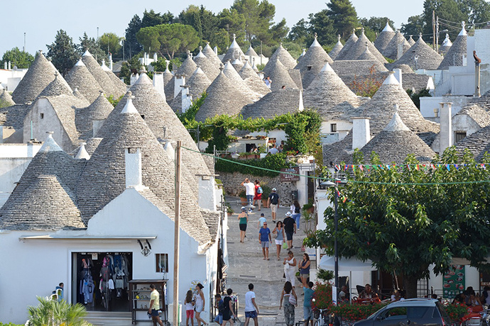 alberobello-3645181_1280-edit_690x460