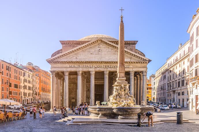 People in Piazza della Rotonda with the Pantheon in the background
