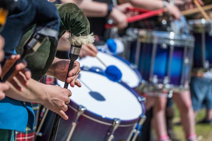 A lively performance of traditional Scottish music, with powerful drums and soulful bagpipes bringing Highland spirit to life.