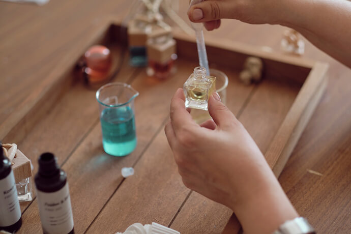 Perfume-making workshop with essential oils in the French Riviera