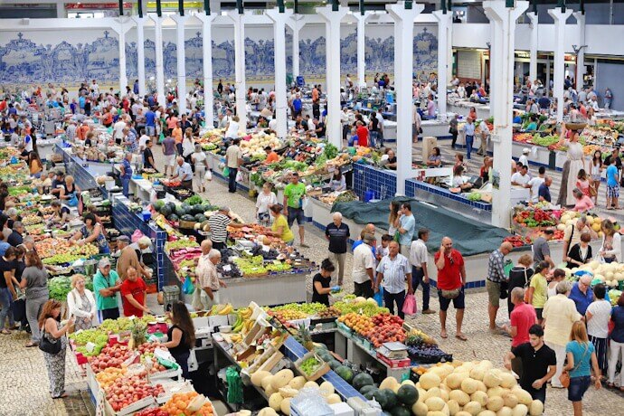 Fresh fish and local produce market in Setúbal (Mercado do Livramento)