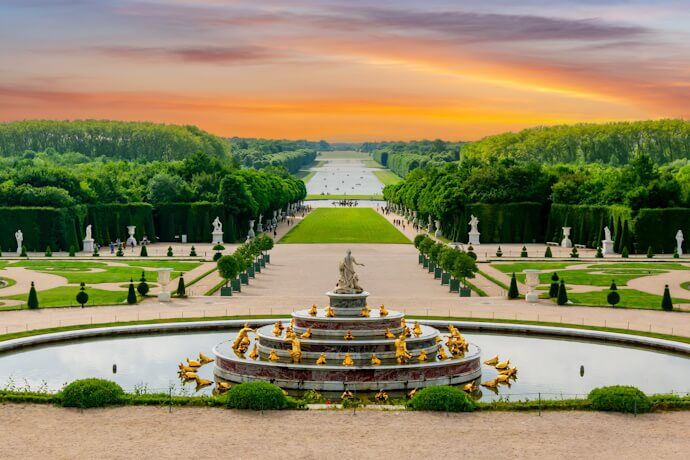 Detour to Versailles and admire the Sun-Kings Palace