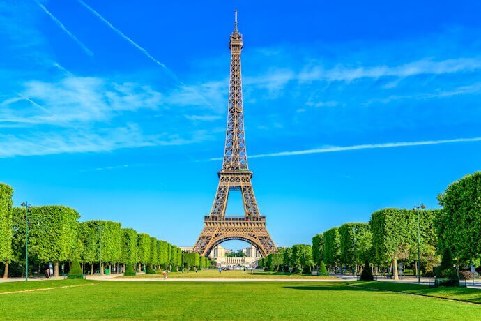 Step in the Trocadéro gardens for beautiful pictures of the Eiffel Tower