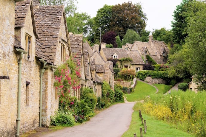 View of picturesque housesthe Cotswolds village of Bibury