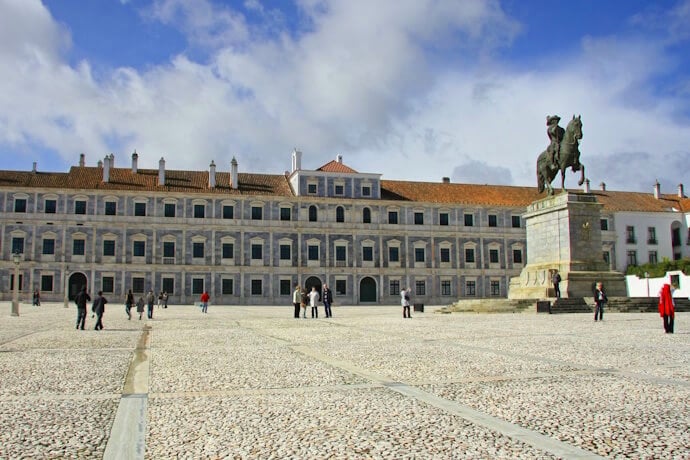 Vila Viçosa showing a grand square dominated by the Ducal Palace, reflecting the town’s royal heritage and elegant scale.