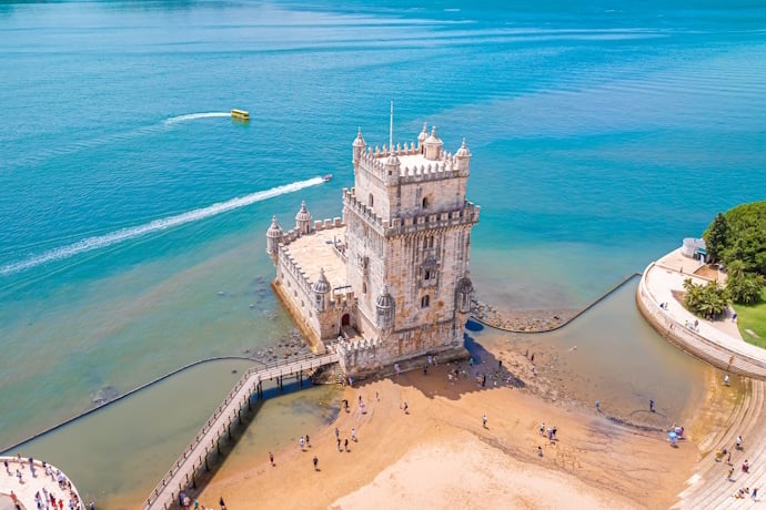 Language and Etiquette Tips for Traveling in Portugal
